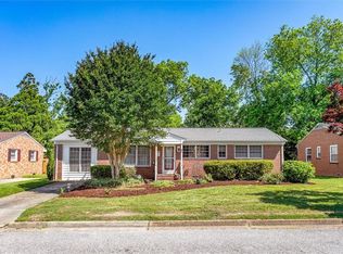 8 Lakeview Dr, Newport News, VA 23602