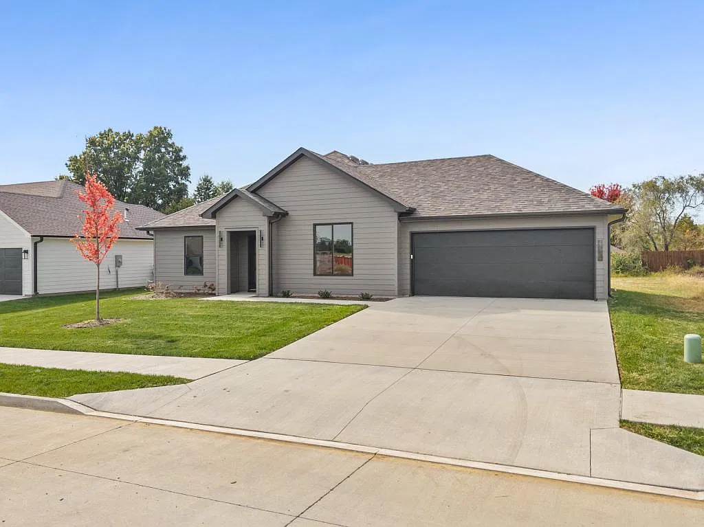 6008 Kestrel Loop — Photo 2