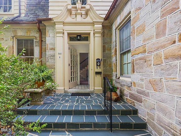 3rd image of 216-204 Hawthorne Rd