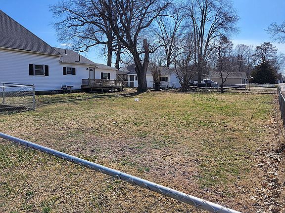 3rd image of 609 W Raymond St