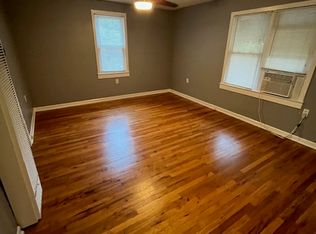 665 W Oak St APT 3, Zionsville, IN 46077