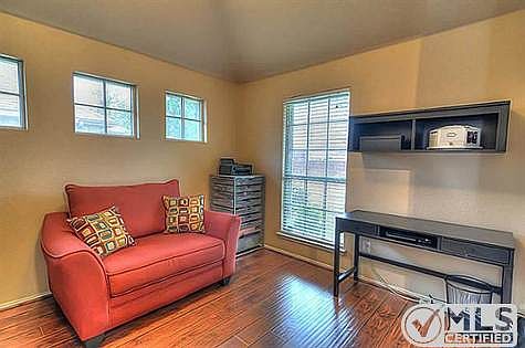 5th image of 1576 Hansberry Dr