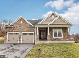 93 Edinboro Ln, Reading, PA 19605