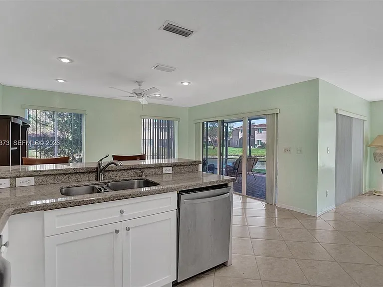1726 SW 110th Ter — Photo 13