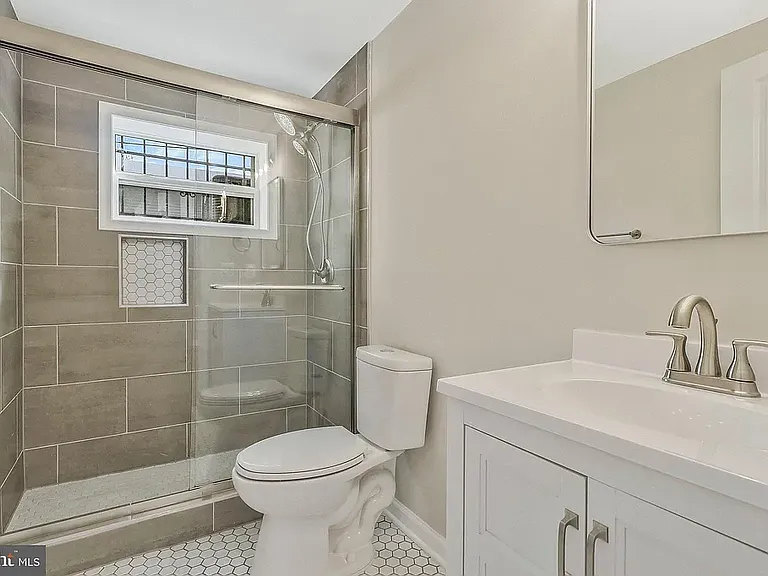 444 Kenyon St NW — Photo 41