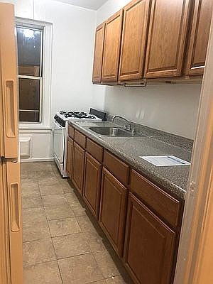 4th image of 261 Seaman Ave #B4