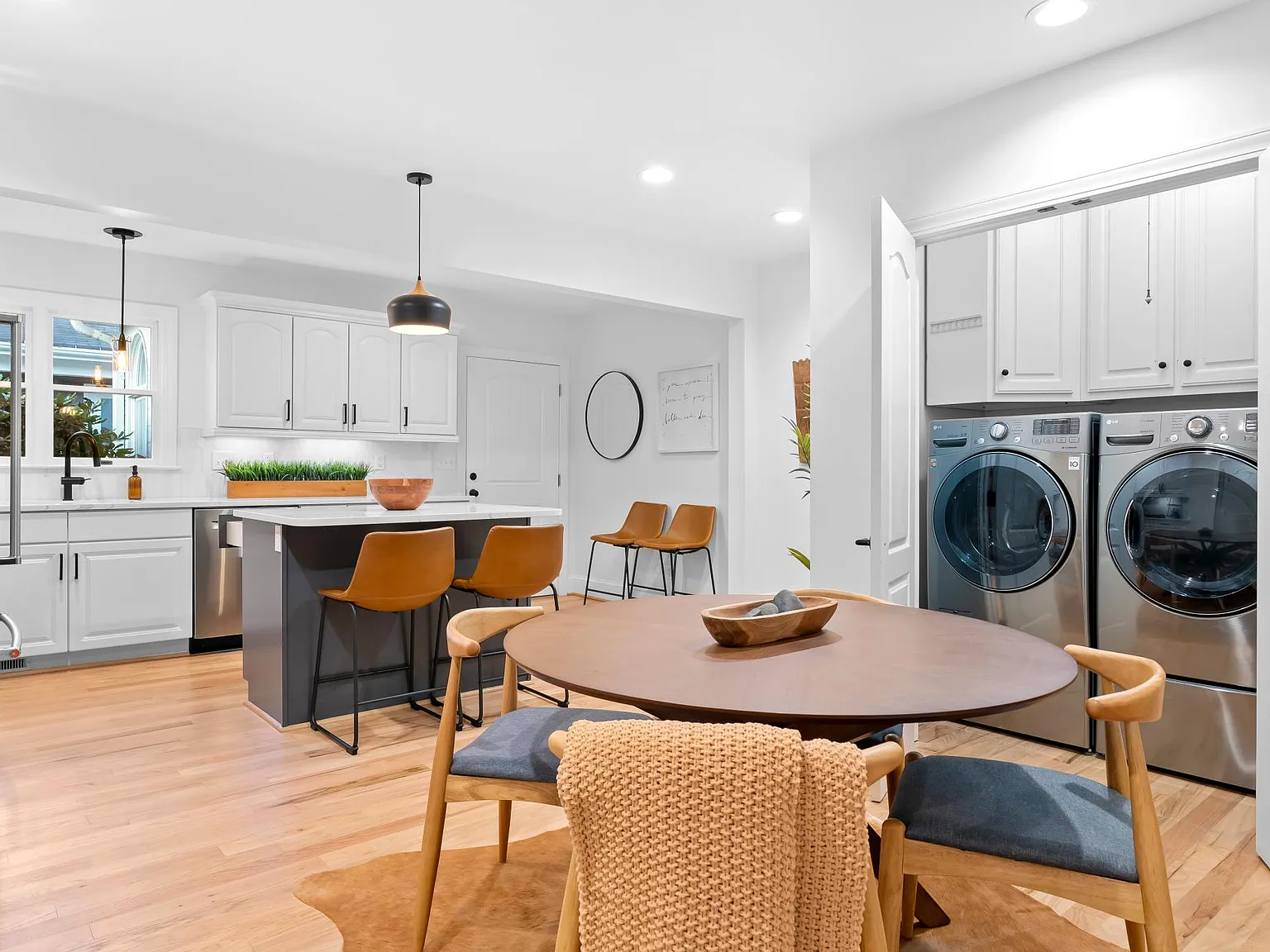 2 bed, $2,900 — Photo 4