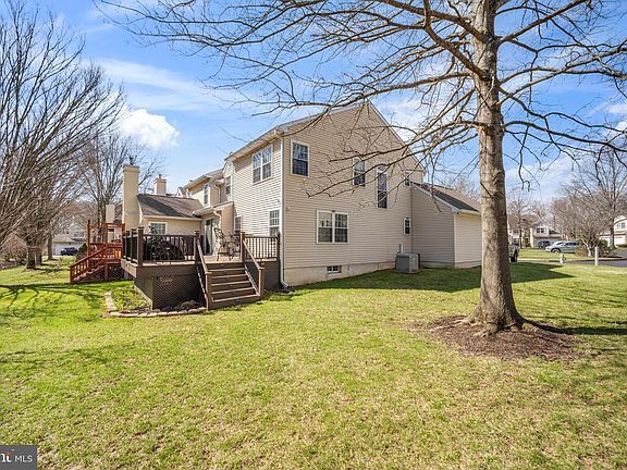 5th image of 721 Locust Ln