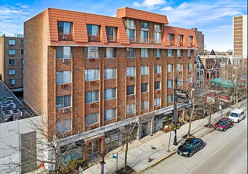 2424 N.Clark Photo 1