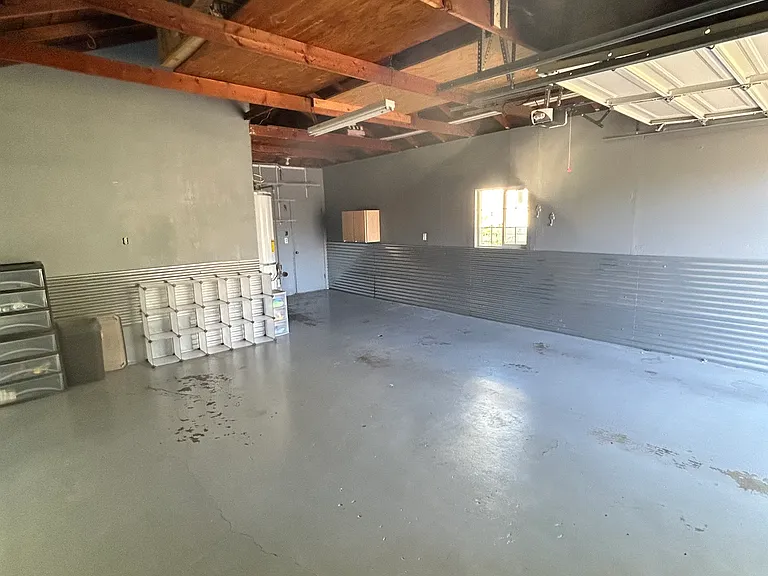 921 York St — Photo 28