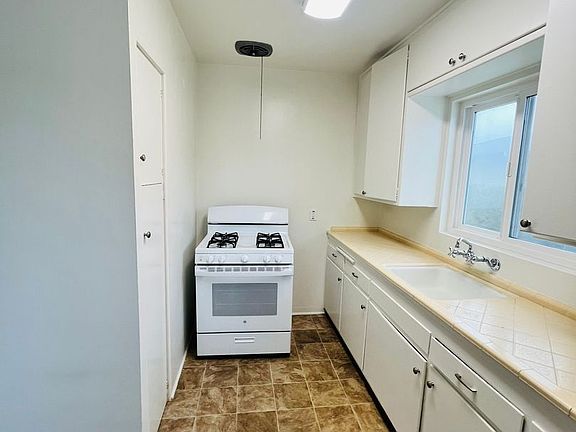 4th image of 264 N Dos Caminos Ave