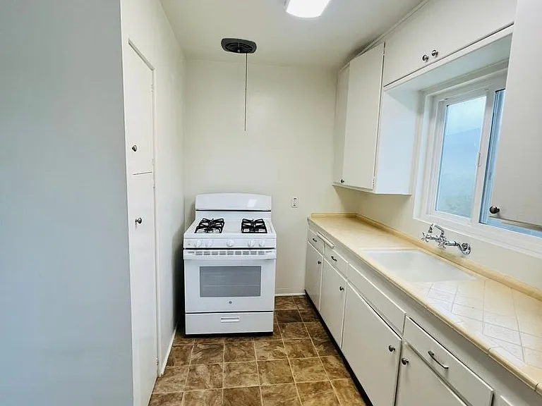 264 N Dos Caminos Ave — Photo 4