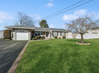 119 Kenwood Dr, Bohemia, NY 11716