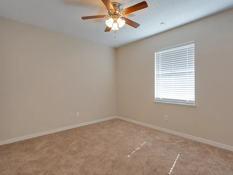 20th Ct SW — Photo 6