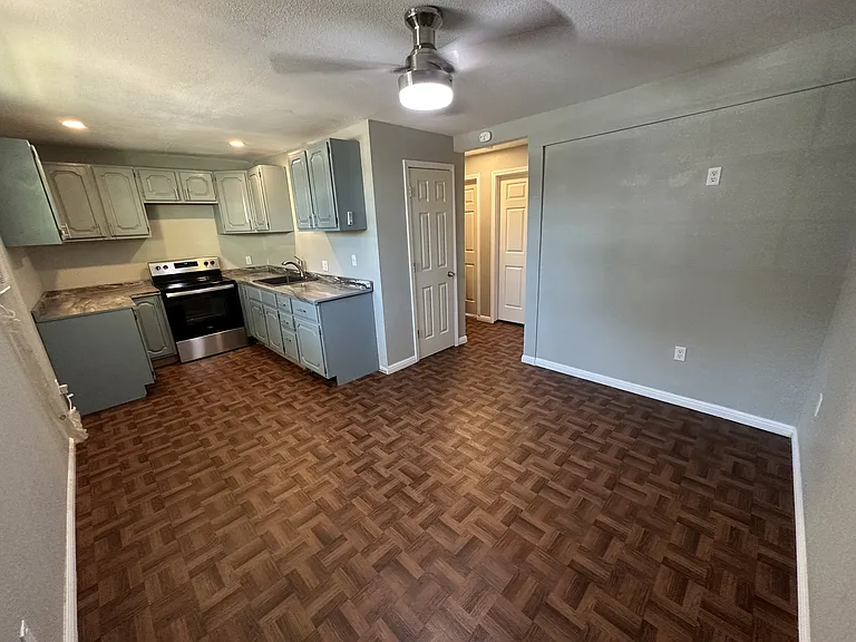 214 Wortham Dr — Photo 3