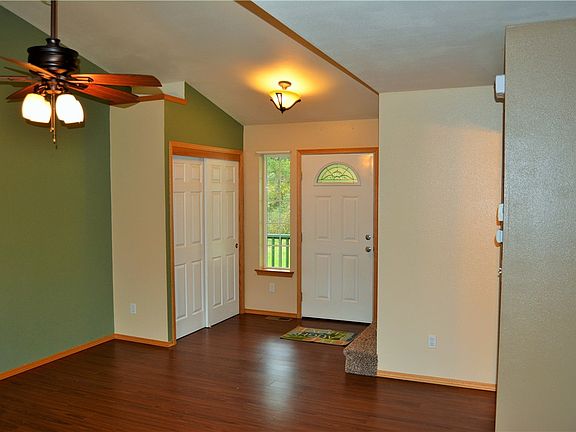 3rd image of 996 Washington Ave E