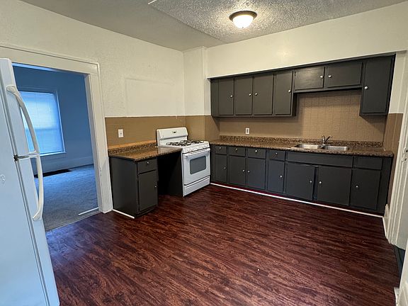 2nd image of 895 Beardsley St #1