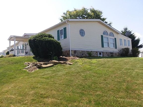 2nd image of 805 Clover Ln