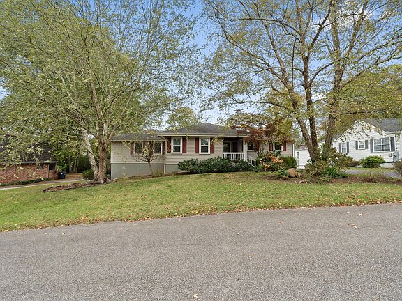 4th image of 509 S Sweetbriar Ave