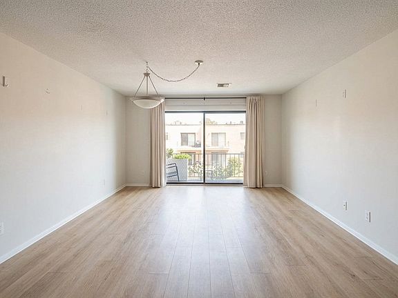2nd image of 404 Broadway APT 303