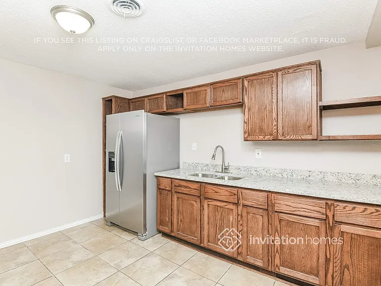 208 Ennis St — Photo 9