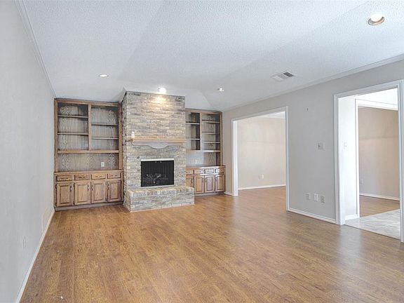 3rd image of 2833 Prescott Dr