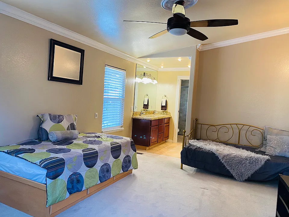 2558 Bergman Ct