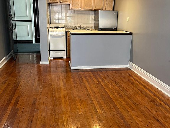 5th image of 5442 S Harper Ave #107