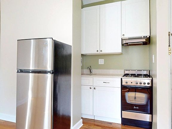 5th image of 1125 Lexington Ave #2E