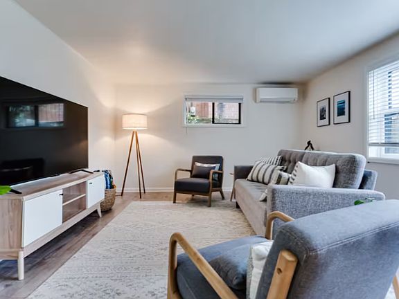 3rd image of 2550 Chula Vista Blvd #2