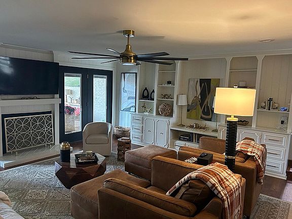 4th image of 1107 Marion Dr