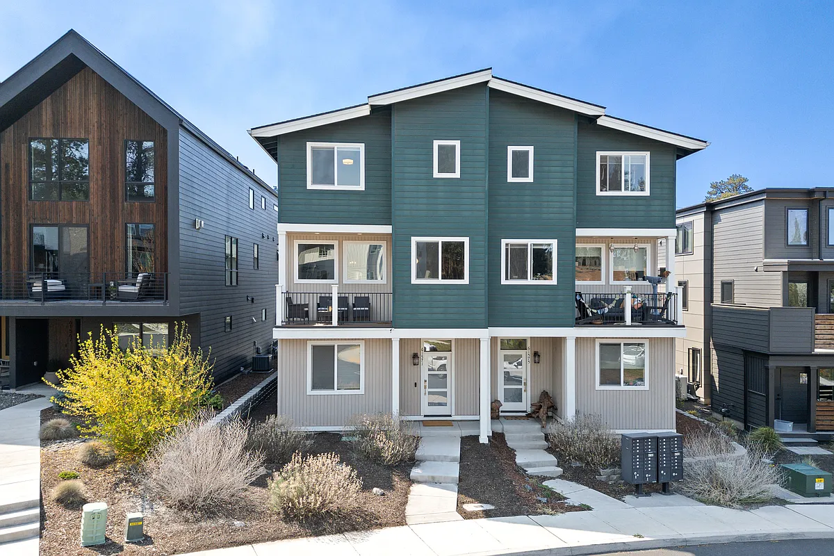 Building Photo - 61571 SW Riverwalk Ln