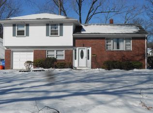 40 Oleander Way, Clark, NJ 07066