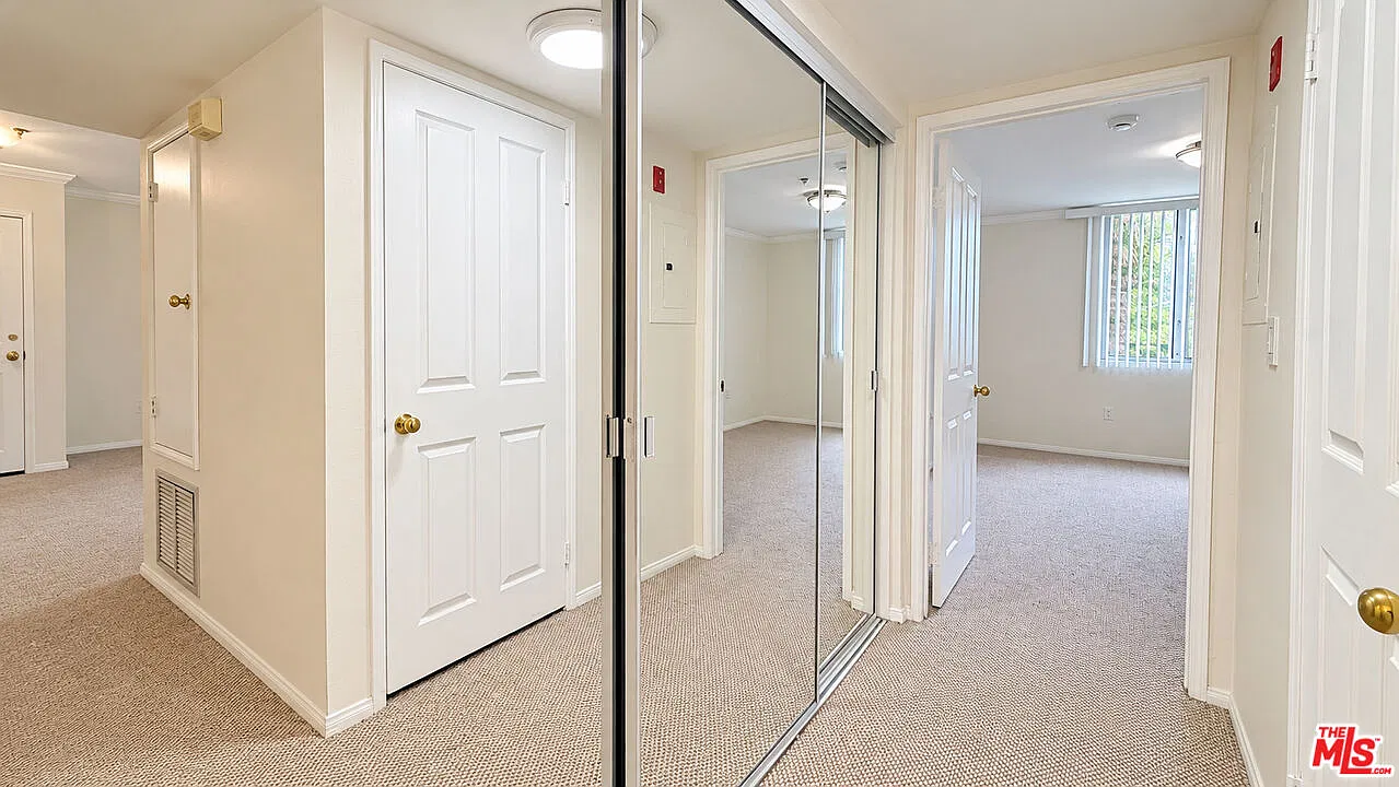 1 bed, 1.0 bath, 734 sqft, $2,995 — Photo 4