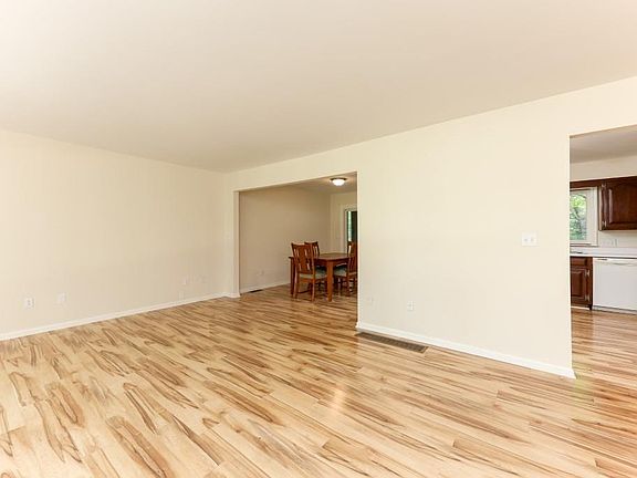 5th image of 8580 Acorne Ave