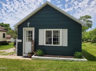 818 11th Ave SE, Jamestown, ND 58401