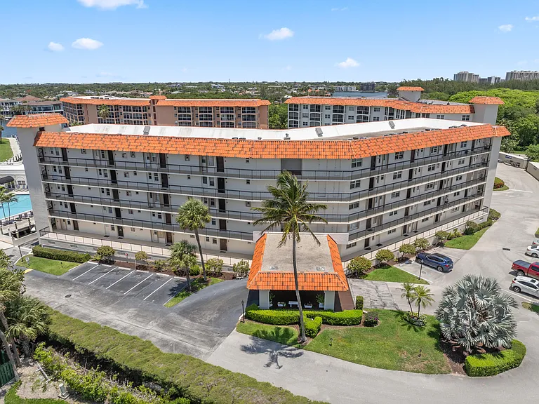 2871 N Ocean Blvd #M538 — Photo 29
