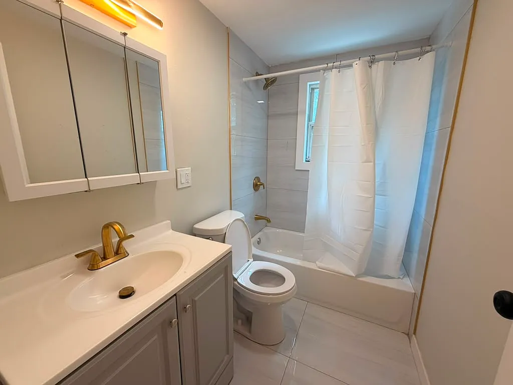 3 bed, $2,150 — Photo 4
