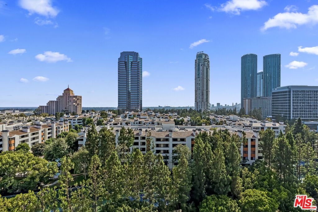 Apartment in Los Angeles - View 4
