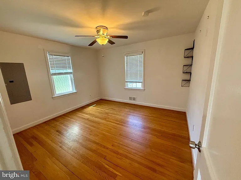 2903 Oak Knoll Dr — Photo 16