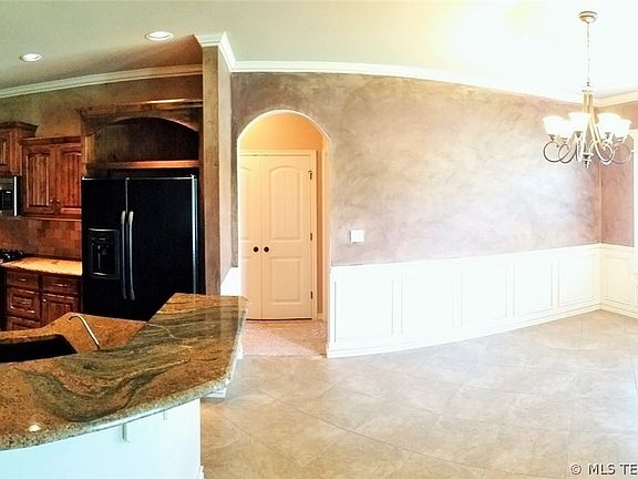 4th image of 25336 Persimmon Ct