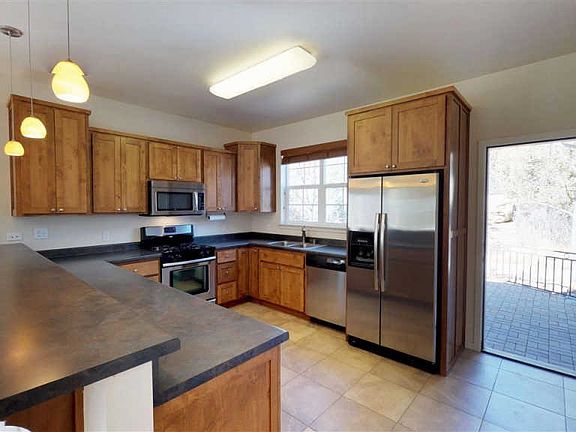 3rd image of 129 River Oaks Dr