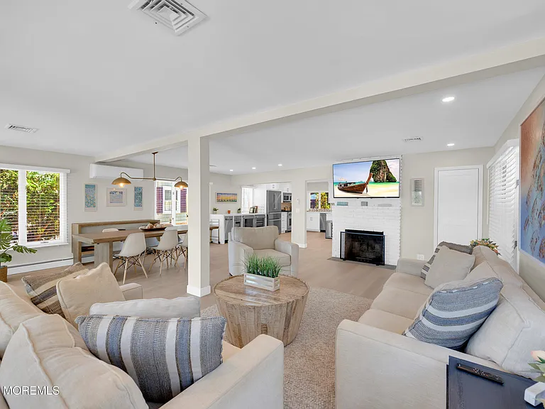 637 Beacon Blvd — Photo 9