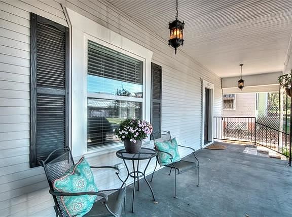 3rd image of 651 Gladstone Blvd