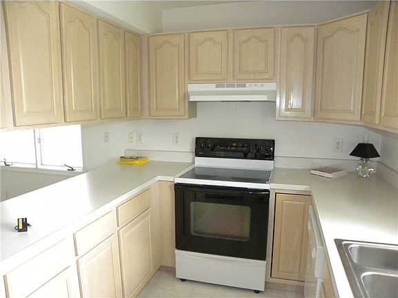 5th image of 30 N Sycamore Ln