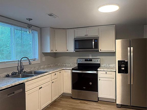 4th image of 217 River St