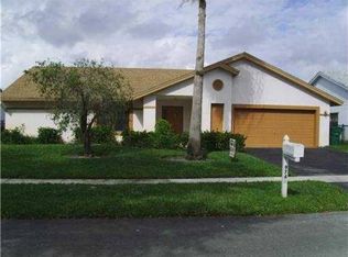 9741 Mill Pond Dr, Hollywood, FL 33025