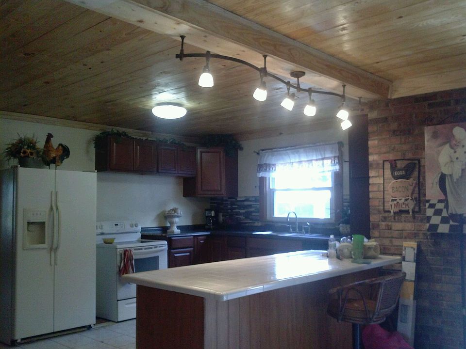 2nd image of 118 Buck Van Huss Dr #2