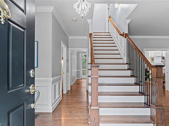 4th image of 1025 Fallbrook Ln