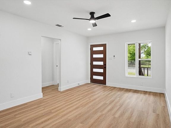 4th image of 1203 W Avenue F